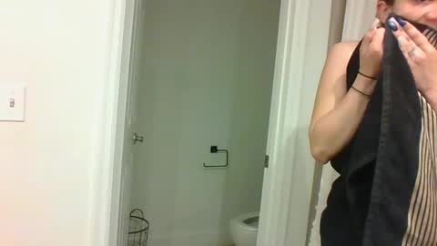 Snapshot of juicyyxx3 chatting on 12/11/24, 08:26 Juiccy online show from 12/11/24, 08:26