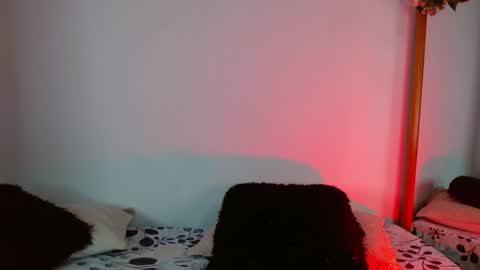 Snapshot of jules_n_gia chatting on 12/30/24, 11:37 Jules and Gia online show from 12/30/24, 11:37