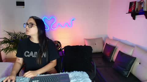 Snapshot of jules_n_gia chatting on 01/30/25, 11:45 Jules and Gia online show from 01/30/25, 11:45