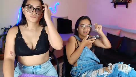Snapshot of jules_n_gia chatting on 02/21/25, 12:16 Jules and Gia online show from 02/21/25, 12:16