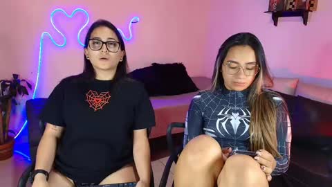 Snapshot of jules_n_gia chatting on 02/24/25, 12:09 Jules and Gia online show from 02/24/25, 12:09
