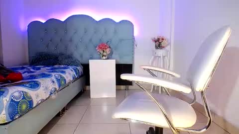 Snapshot of jules_silver02 chatting on 12/18/25, 08:59 Jules online show from 12/18/25, 08:59