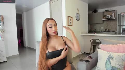julessy online show from 12/05/25, 04:47