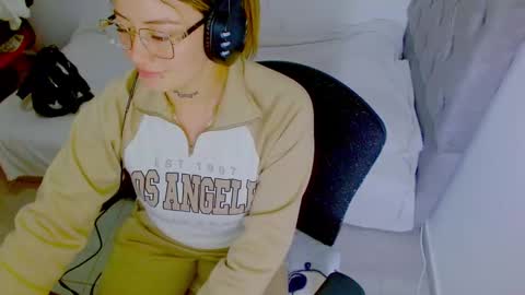 Snapshot of juli_69 chatting on 09/16/25, 06:42  Juliana Torres  online show from 09/16/25, 06:42