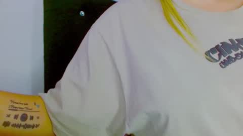 Snapshot of juli_69 chatting on 10/31/25, 09:38 Juliana Torres online show from 10/31/25, 09:38