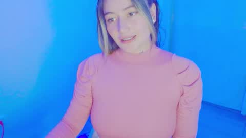 Snapshot of juli_69 chatting on 12/01/25, 06:18 Juliana Torres online show from 12/01/25, 06:18