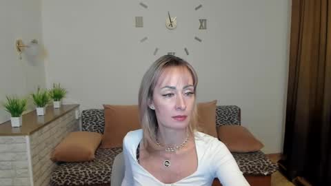 julia__cherry_ online show from 12/06/24, 09:02