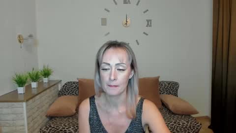 julia__cherry_ online show from 12/07/24, 09:00