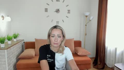 julia__cherry_ online show from 01/25/25, 09:15