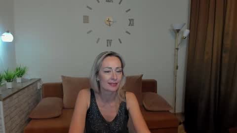 julia__cherry_ online show from 02/01/25, 04:54
