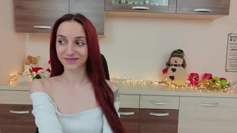 JuliaJae online show from 12/14/25, 06:41