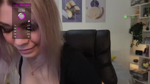 Cute online show from 12/19/24, 06:45