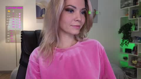 Cute online show from 01/15/25, 07:44