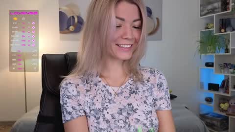 Cute online show from 01/28/25, 01:38