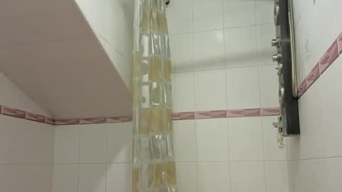 Snapshot of julia_giulia chatting on 11/05/25, 01:44 julia_giulia online show from 11/05/25, 01:44