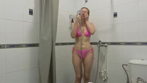 Snapshot of julia_giulia chatting on 11/10/25, 03:38 julia_giulia online show from 11/10/25, 03:38