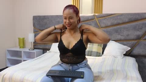 Julia Gomes online show from 12/31/24, 05:07