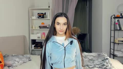 Snapshot of julia_jess chatting on 10/20/25, 09:59 Evelin online show from 10/20/25, 09:59