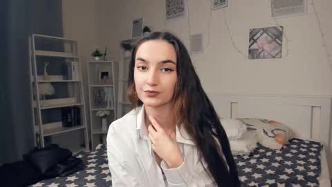 Snapshot of julia_jess chatting on 10/31/25, 08:26 Evelin online show from 10/31/25, 08:26