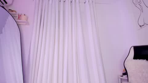 Snapshot of julia_joness chatting on 01/05/25, 12:31 Julia online show from 01/05/25, 12:31