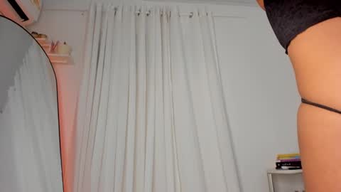 Snapshot of julia_joness chatting on 01/06/25, 03:42 Julia online show from 01/06/25, 03:42