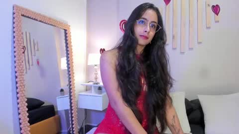 J U L IA   M A R T I N E Z online show from 02/17/25, 11:34