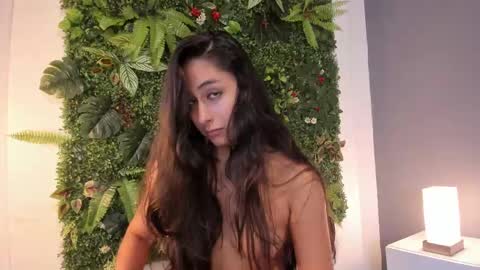 J U L IA   M A R T I N E Z online show from 03/04/25, 05:24
