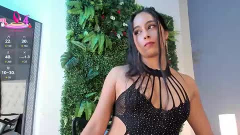 J U L IA   M A R T I N E Z online show from 11/27/25, 11:56