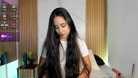 J U L IA   M A R T I N E Z online show from 02/25/26, 11:42