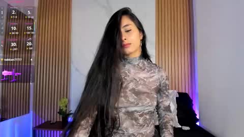 J U L IA   M A R T I N E Z online show from 03/13/26, 11:28