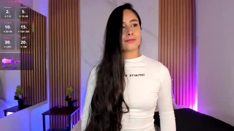 J U L IA   M A R T I N E Z online show from 03/16/26, 11:47