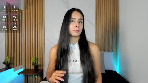 J U L IA   M A R T I N E Z online show from 04/08/26, 11:43