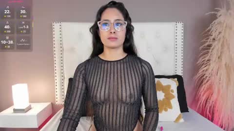 J U L IA   M A R T I N E Z online show from 05/22/26, 11:27