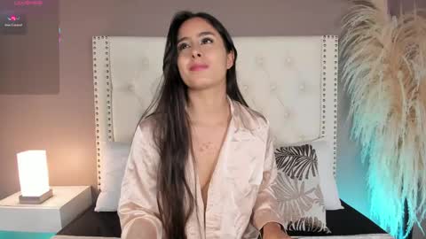 J U L IA   M A R T I N E Z online show from 06/05/26, 11:38