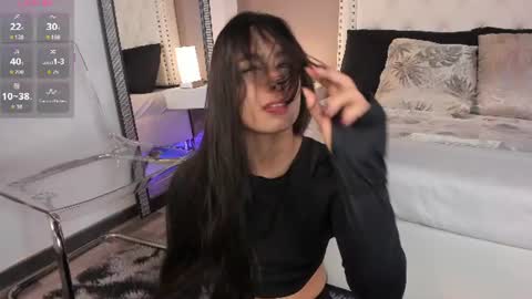 J U L IA   M A R T I N E Z online show from 06/16/26, 11:35