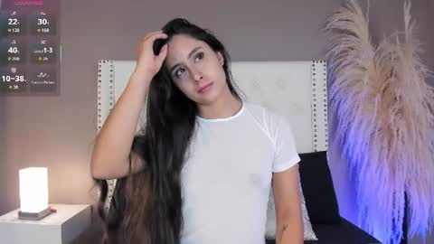 J U L IA   M A R T I N E Z online show from 06/18/26, 11:36