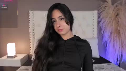 J U L IA   M A R T I N E Z online show from 06/23/26, 11:41