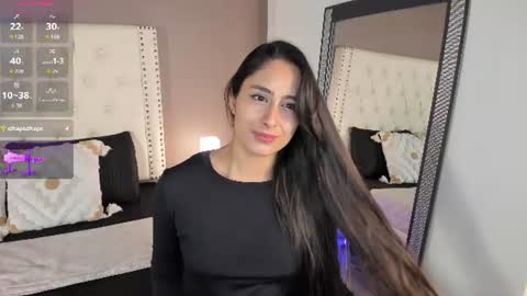 J U L IA   M A R T I N E Z online show from 07/23/26, 11:41