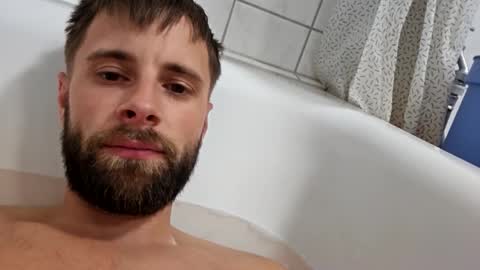 julia_official online show from 10/03/25, 07:33