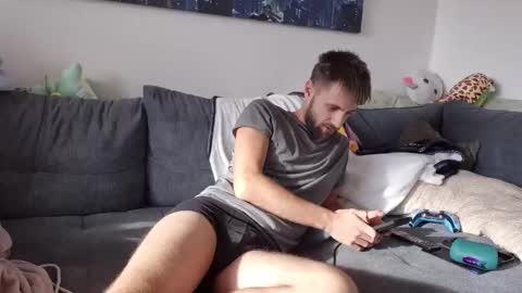 julia_official online show from 10/29/25, 01:13