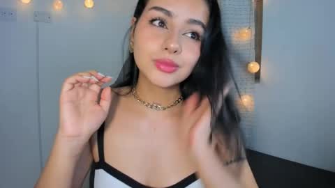 julia_strauns online show from 12/07/24, 04:09