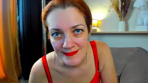julia_suny online show from 06/05/26, 06:52