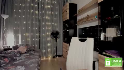 Snapshot of julia_t_mog chatting on 10/17/25, 08:22 julia_t_mog online show from 10/17/25, 08:22