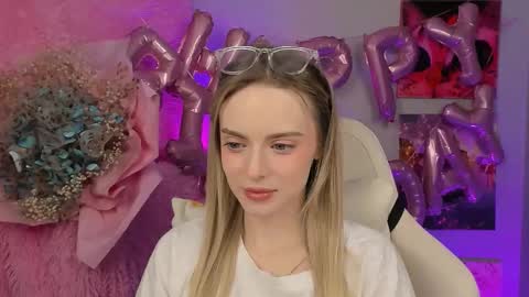 Julia online show from 09/18/25, 02:19