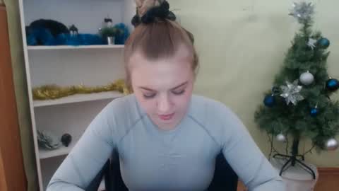 Snapshot of juliacrazy_ chatting on 12/17/24, 10:12 juliacrazy_ online show from 12/17/24, 10:12