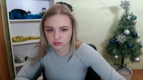 Snapshot of juliacrazy_ chatting on 12/25/24, 05:37 juliacrazy_ online show from 12/25/24, 05:37