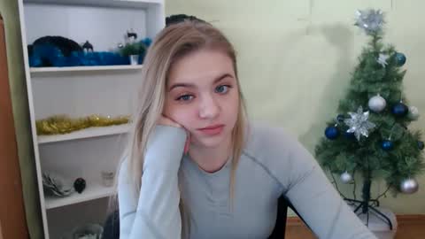 Snapshot of juliacrazy_ chatting on 01/04/25, 09:43 juliacrazy_ online show from 01/04/25, 09:43
