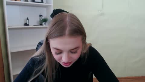 Snapshot of juliacrazy_ chatting on 02/24/25, 09:43 juliacrazy_ online show from 02/24/25, 09:43