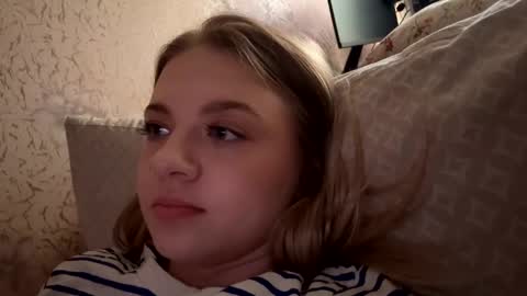 Snapshot of juliacrazy_ chatting on 03/05/25, 01:50 juliacrazy_ online show from 03/05/25, 01:50