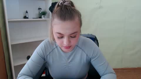 Snapshot of juliacrazy_ chatting on 03/06/25, 09:25 juliacrazy_ online show from 03/06/25, 09:25